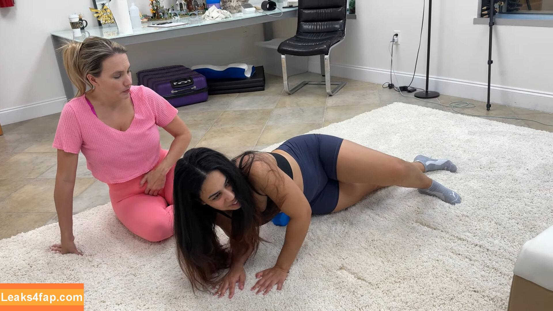Chiropractor / Brenda Mondragon leaked photo photo #0012
