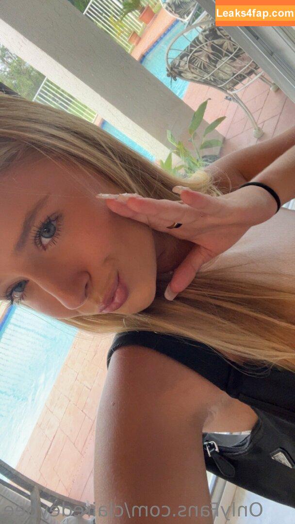 clairelizzyx /  leaked photo photo #0002