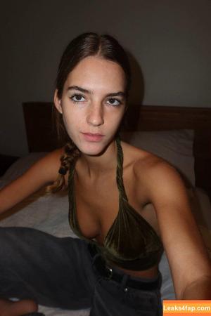 Emily Feld фото #1124
