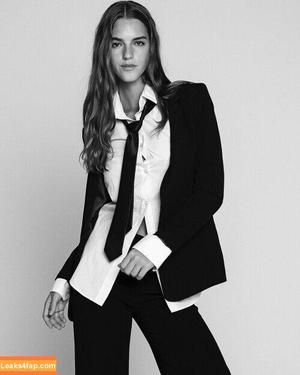 Emily Feld photo #1470
