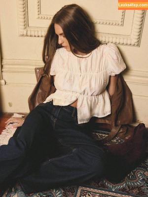 Emily Feld photo #2550