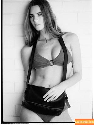 Emily Feld photo #3765