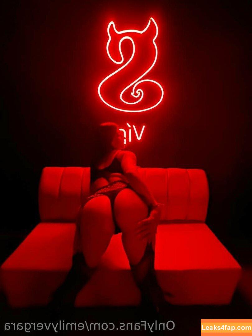 emilyvergara / Bella Torres / bellalindal / bellatorres_official / emilyinparis leaked photo photo #0016