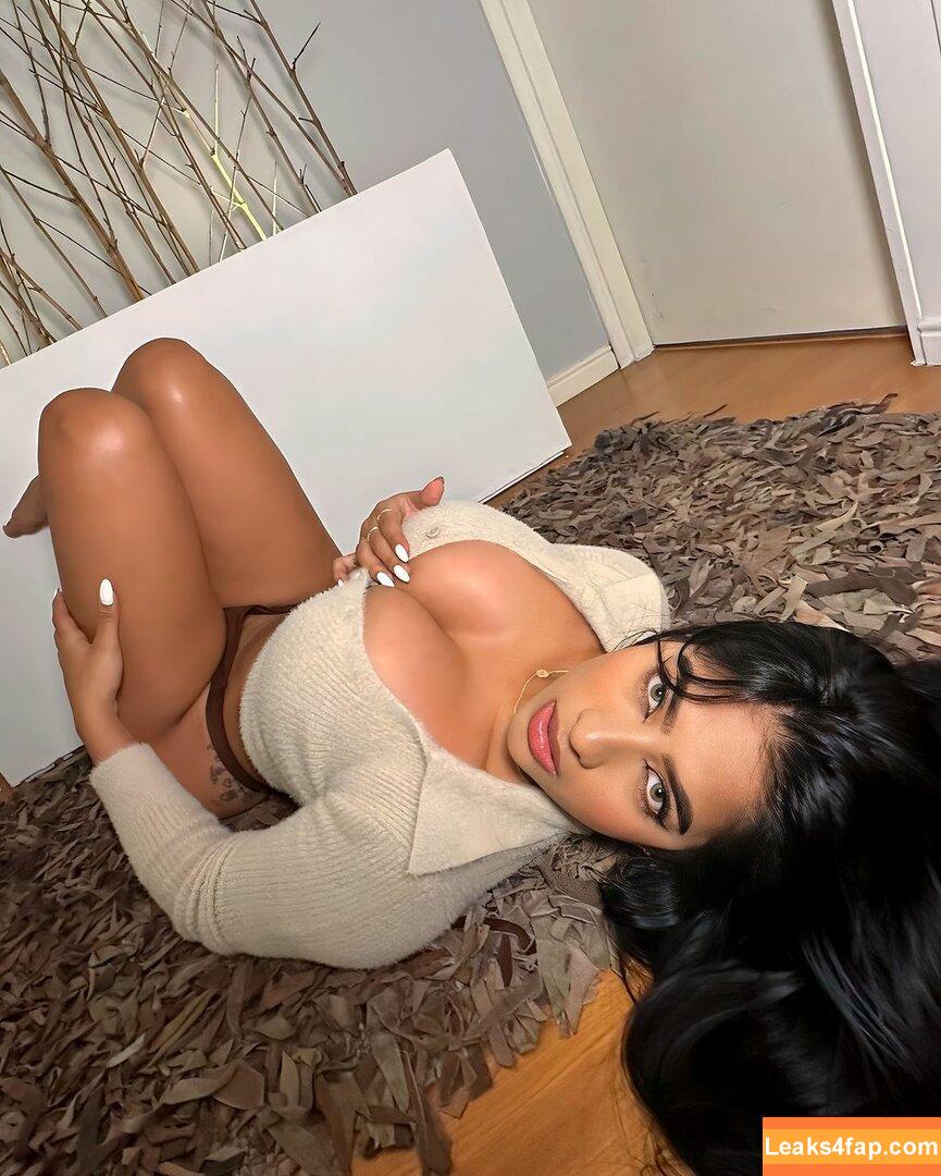 emilyvergara / Bella Torres / bellalindal / bellatorres_official / emilyinparis leaked photo photo #0044