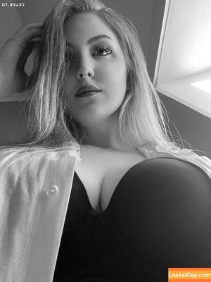 German Streamer Kitty photo #0012
