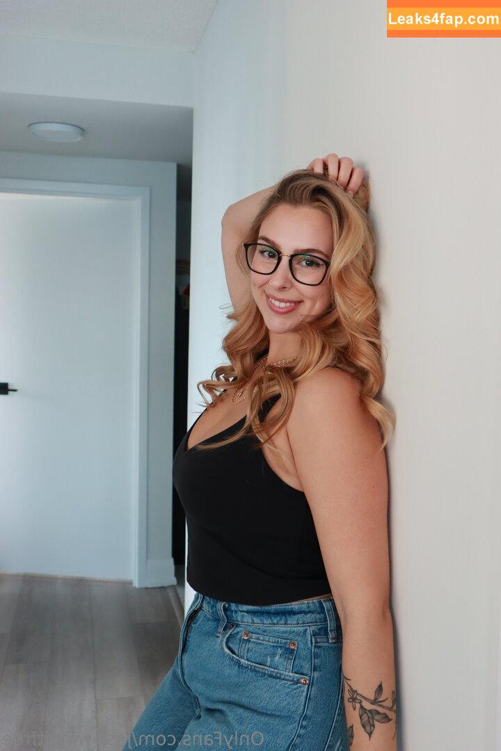 just-wingitfree / haileywingit leaked photo photo #0009