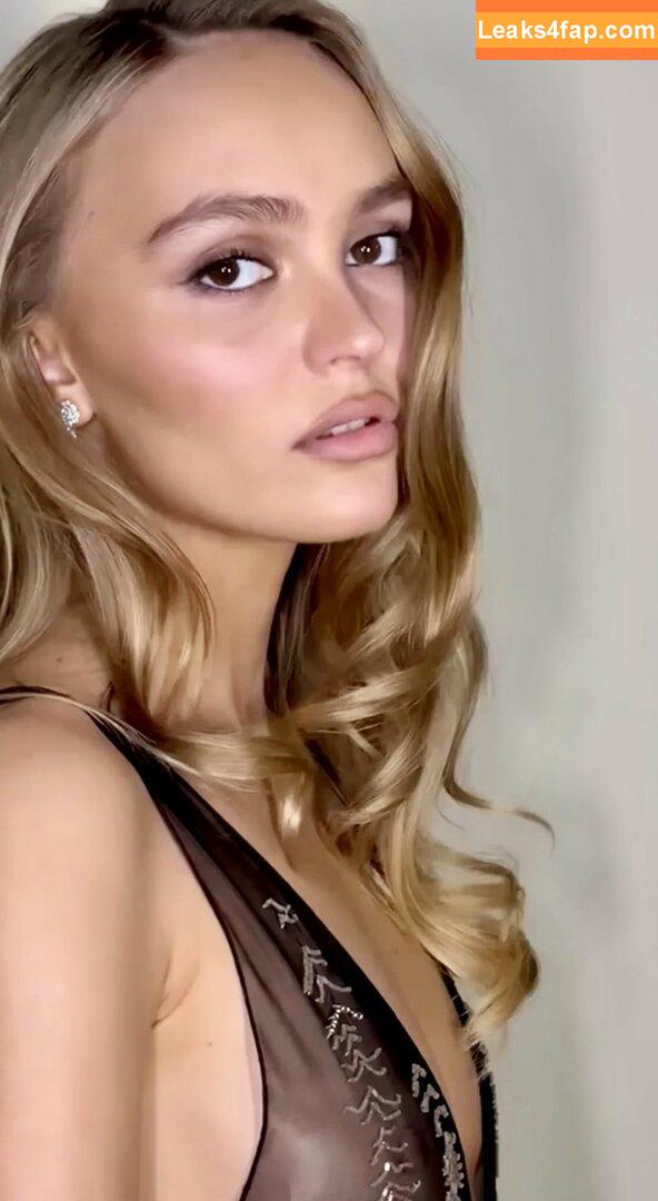 Lily-Rose Depp / Lily Rose Depp / lilyrose_depp / lilyrosemeldepp слитое фото фото #0357