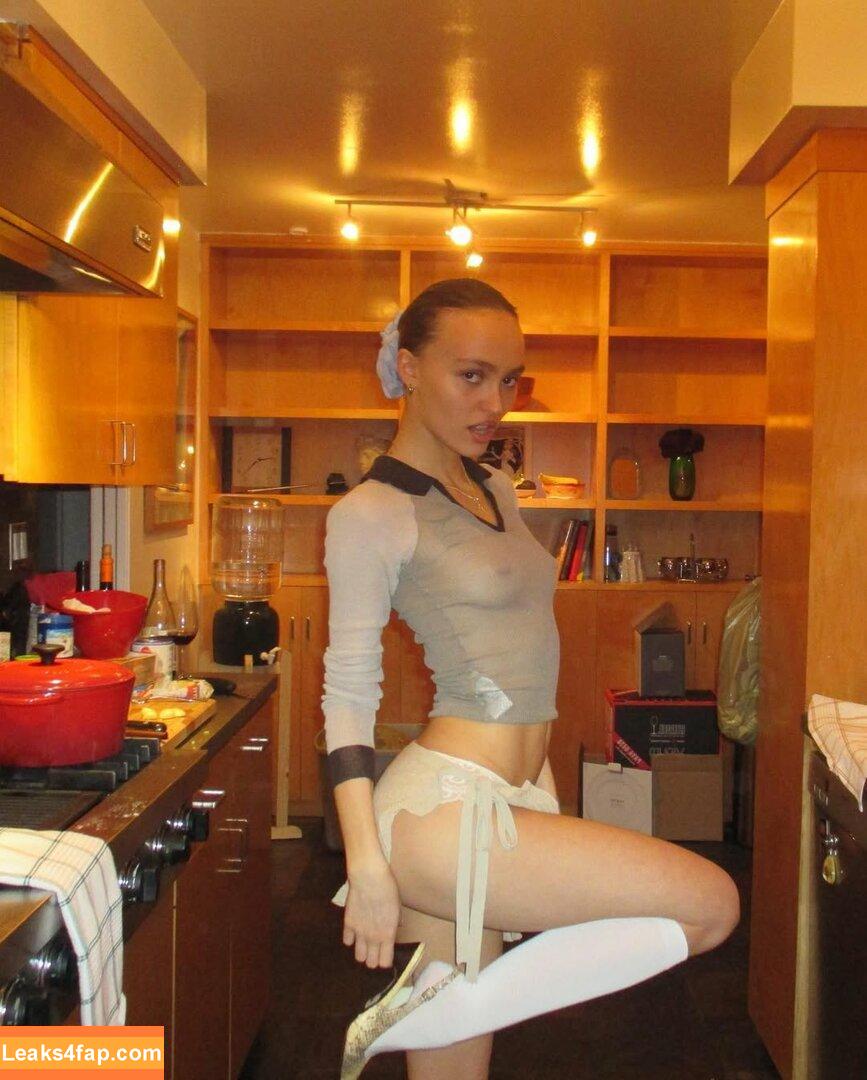 Lily-Rose Depp / Lily Rose Depp / lilyrose_depp / lilyrosemeldepp leaked photo photo #0408