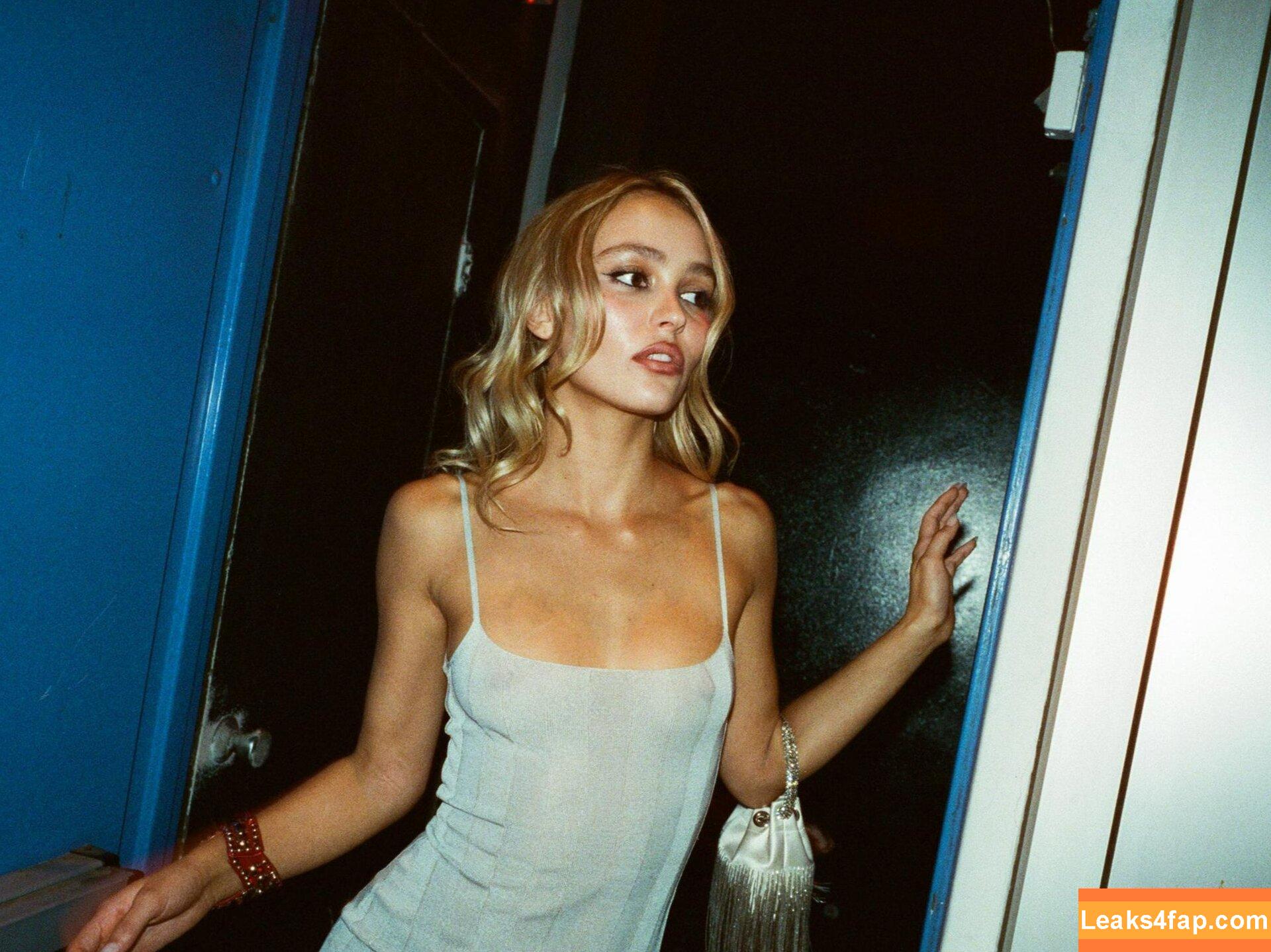 Lily-Rose Depp / Lily Rose Depp / lilyrose_depp / lilyrosemeldepp leaked photo photo #0450