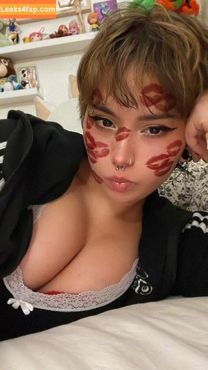 linneathecake photo #0001