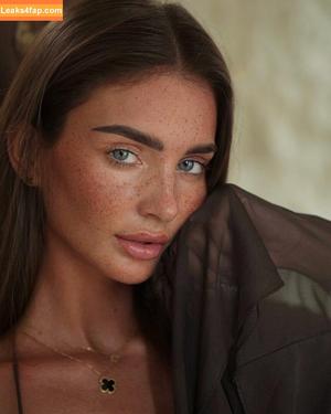 Maddy Cheary photo #0815