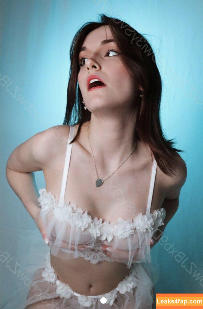 Maggie Roscher / Magazine.rooster leaked photo photo #0015