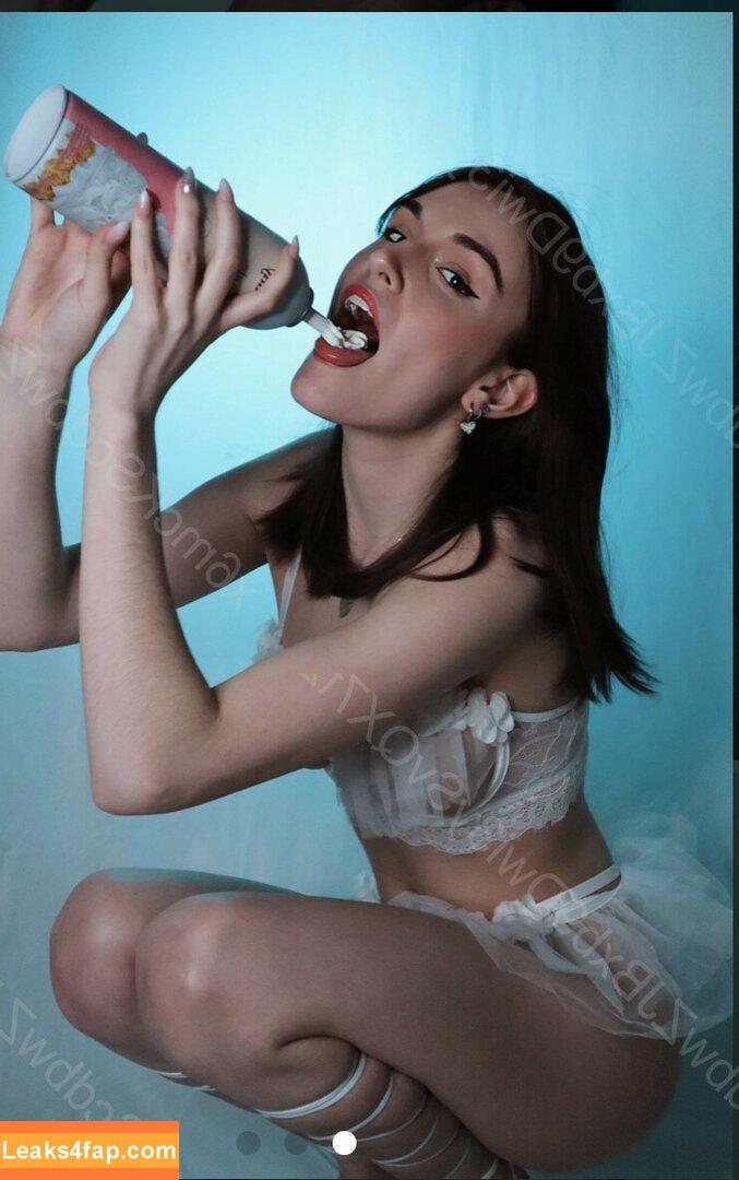 Maggie Roscher / Magazine.rooster leaked photo photo #0022
