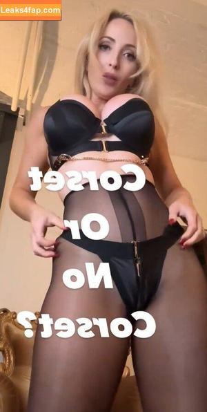 Miss Courtney photo #0030