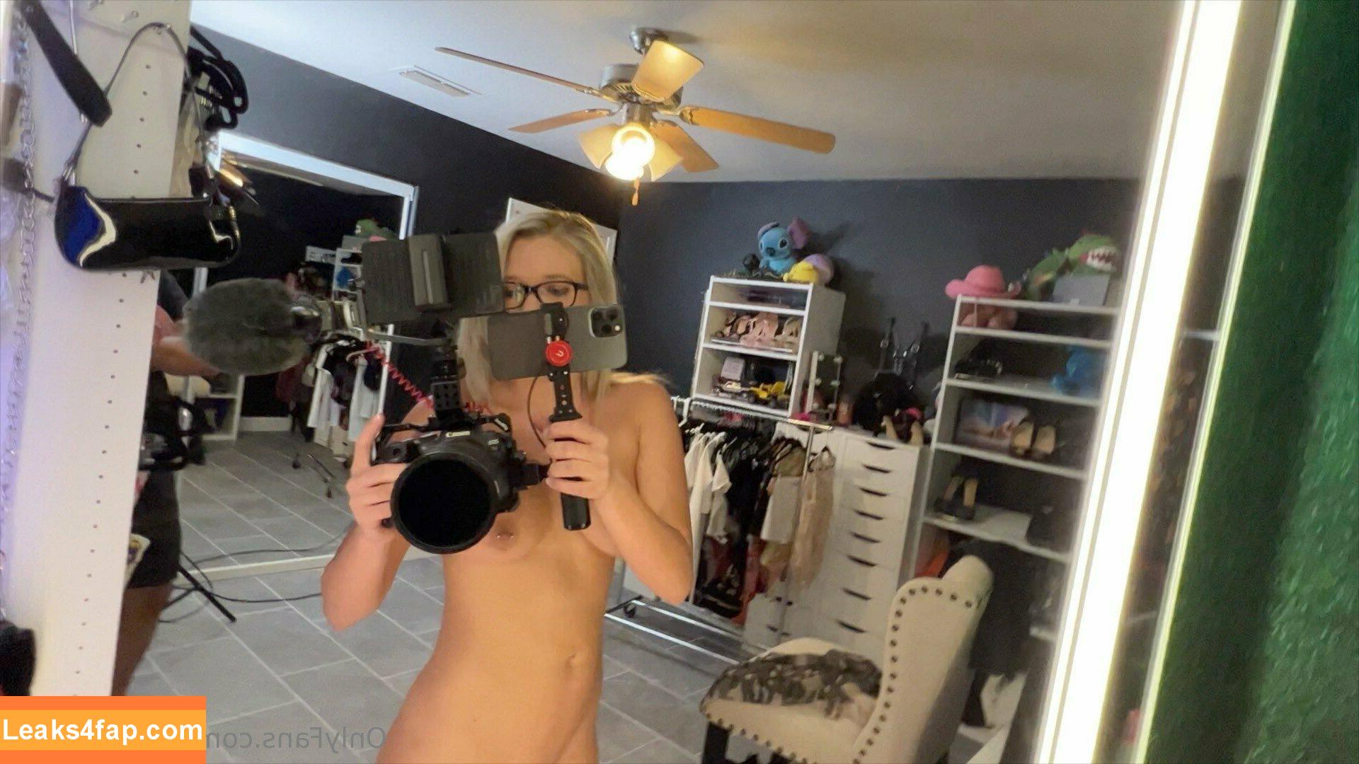 MrsOverlander / mrmrsoverlander leaked photo photo #0003