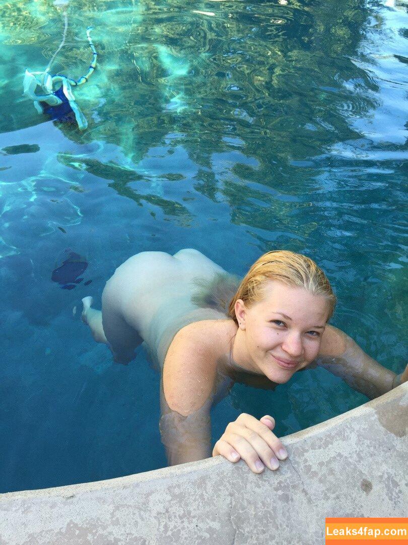 MrsOverlander / mrmrsoverlander leaked photo photo #0032
