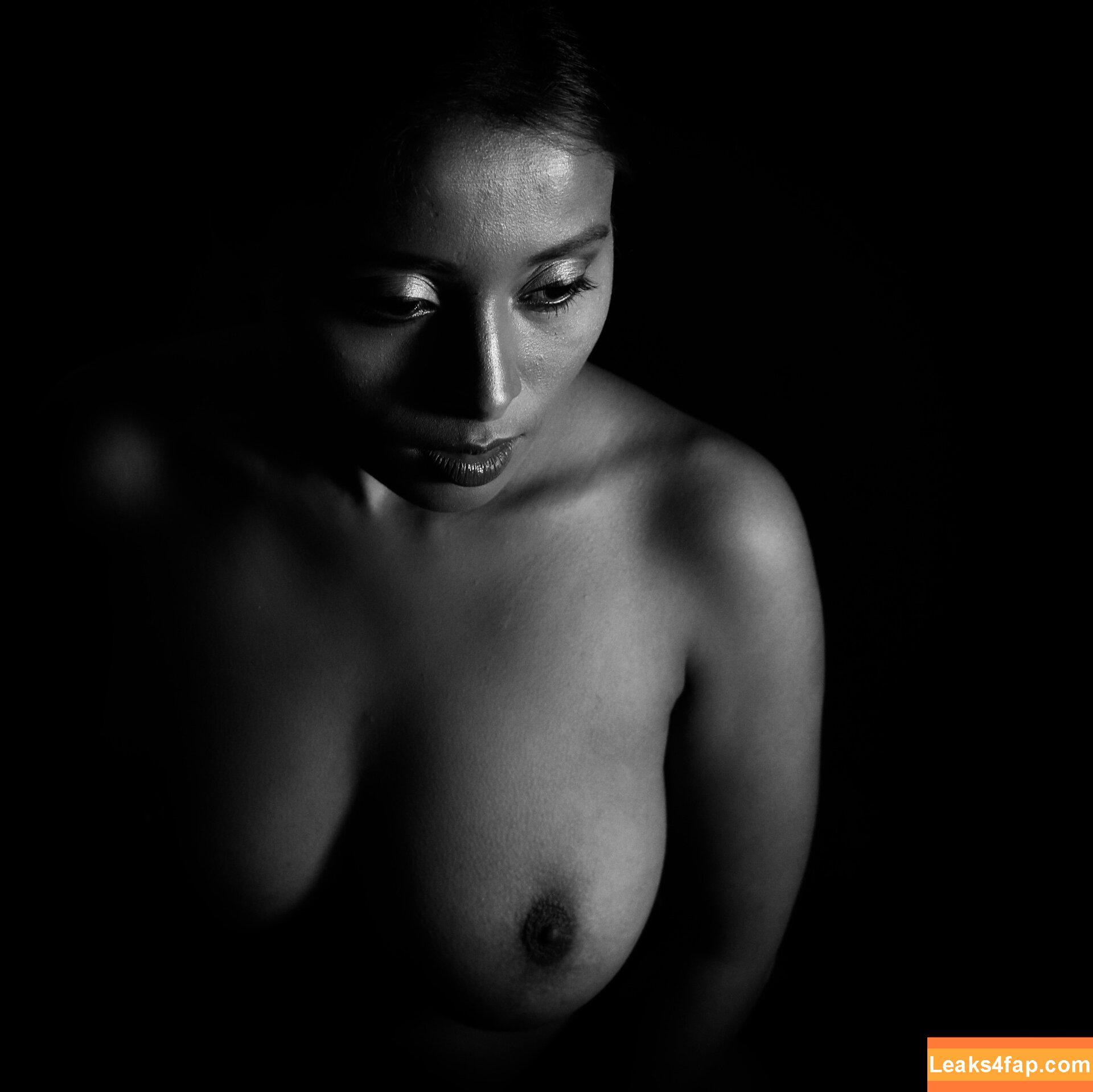 Nikita Gokhale / Nikita Gordijn / nikitagokhale слитое фото фото #0008