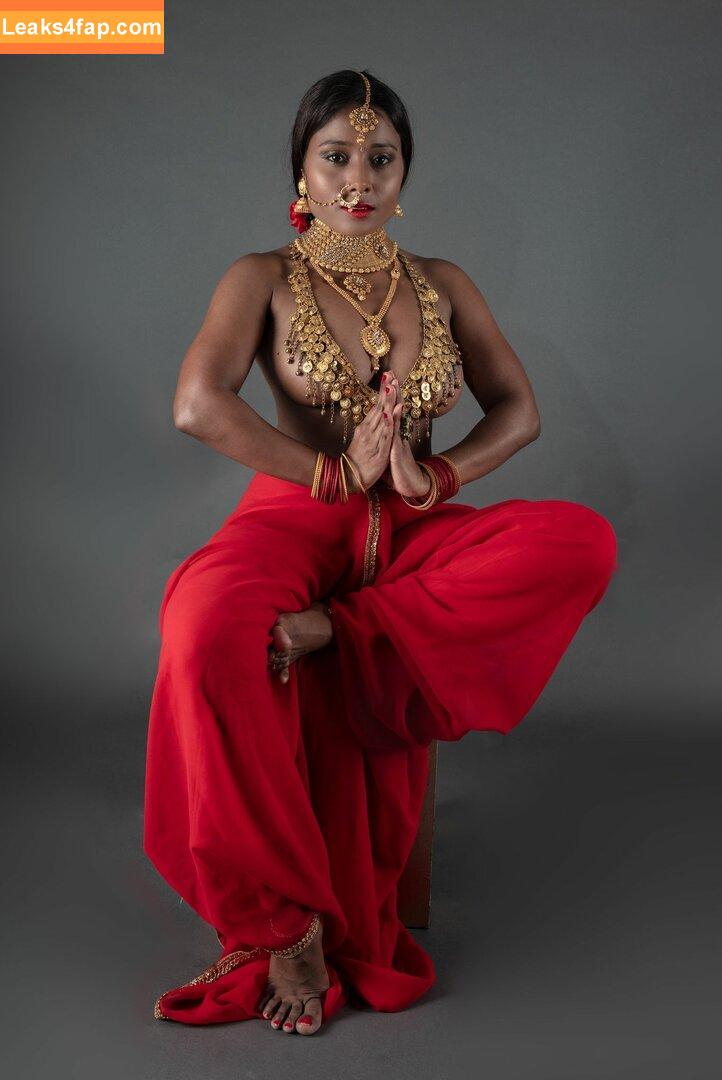 Nikita Gokhale / Nikita Gordijn / nikitagokhale слитое фото фото #0025