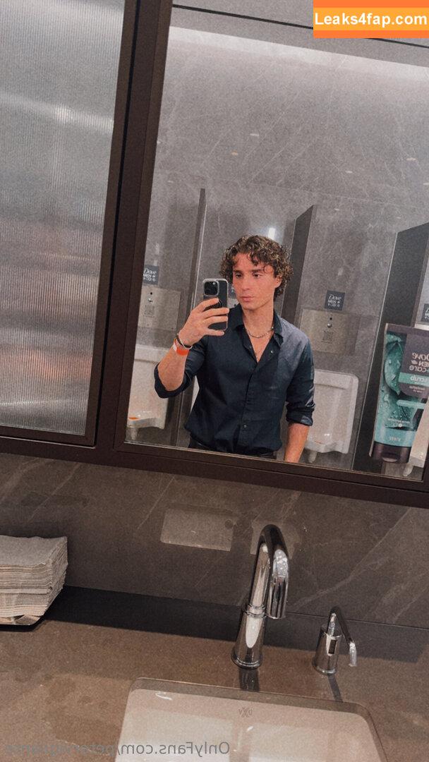 petervigilante /  leaked photo photo #0004