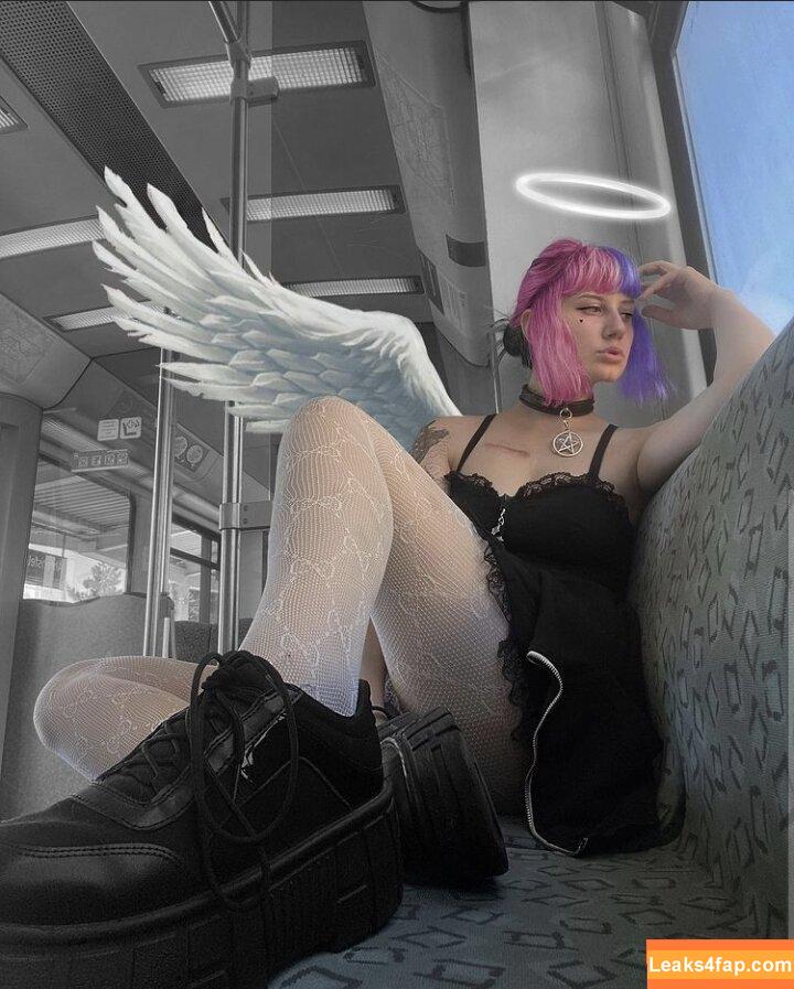Smallkitttn / x._.small.kittn._.x leaked photo photo #0001