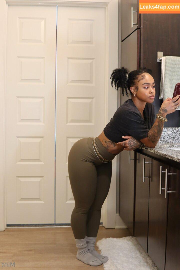 therealbombshell_mint / thereal_mint leaked photo photo #0001