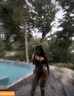 Valerie Cossette фото #0003