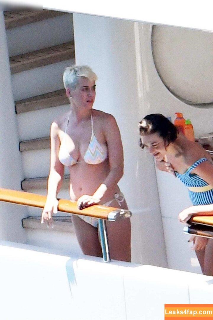 303 /  слитое фото фото #1747