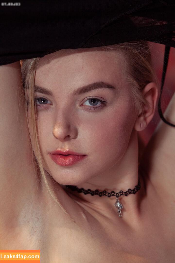 303 /  слитое фото фото #2345