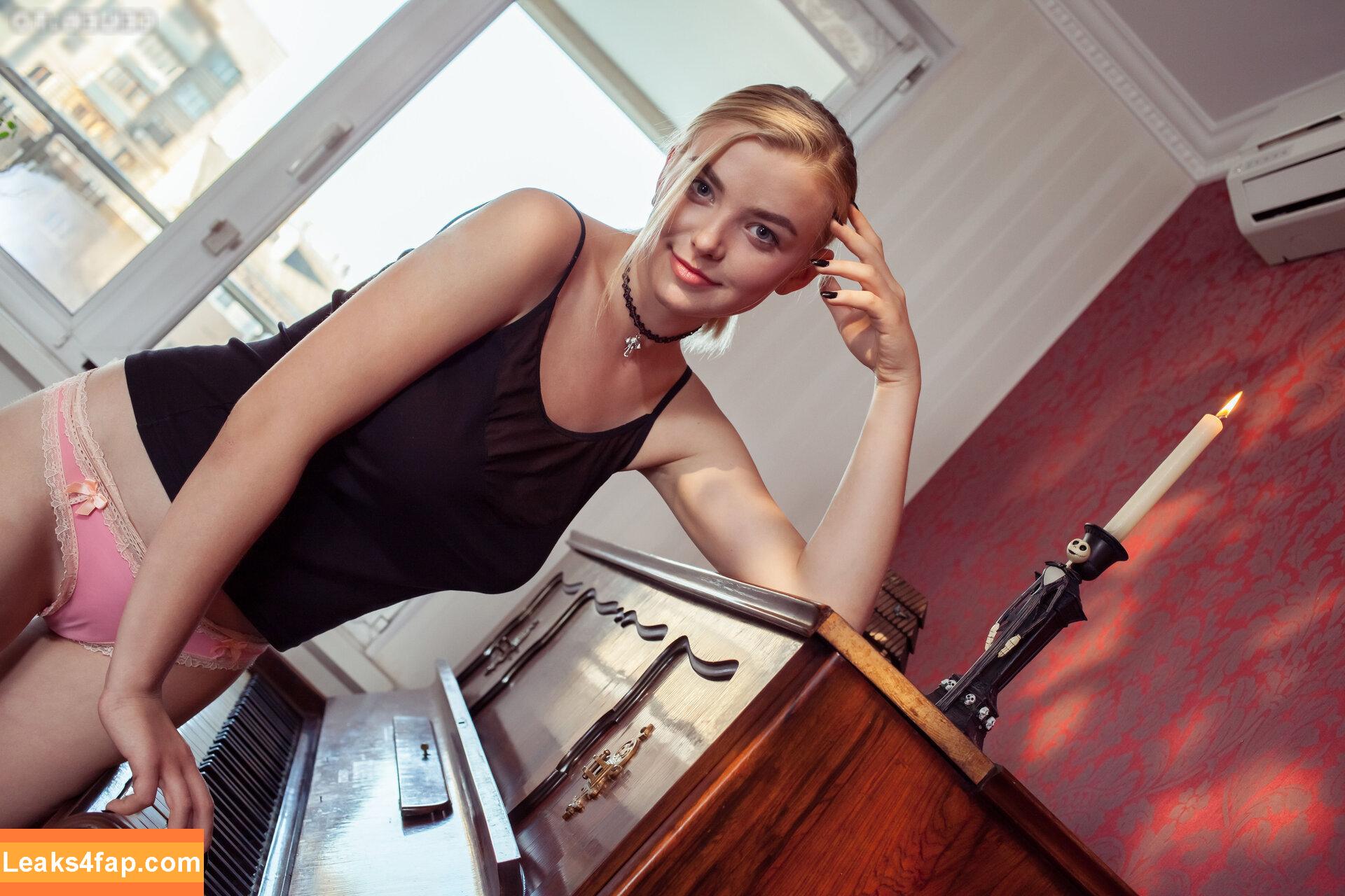 303 /  слитое фото фото #2350