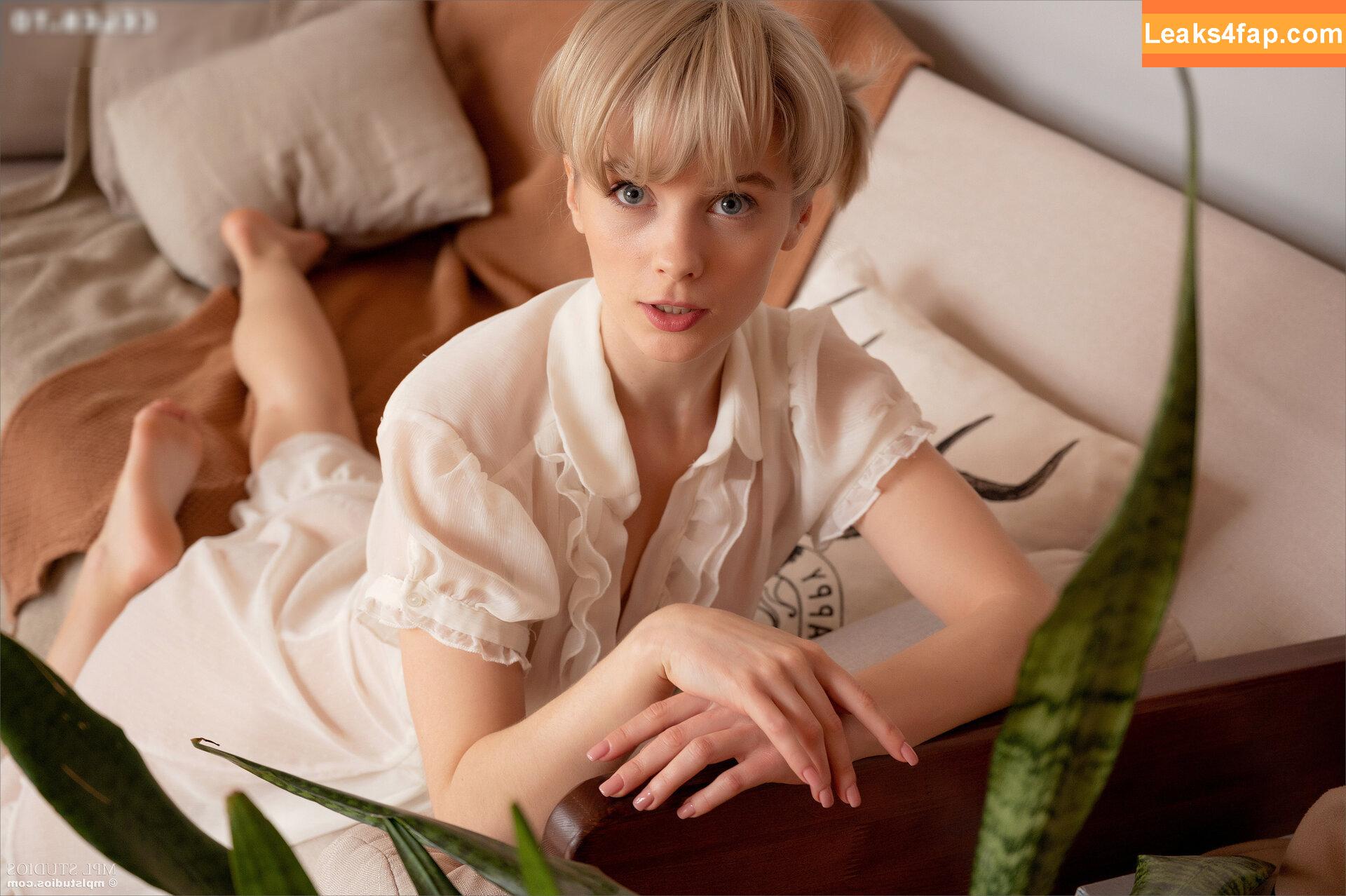 303 /  слитое фото фото #3431