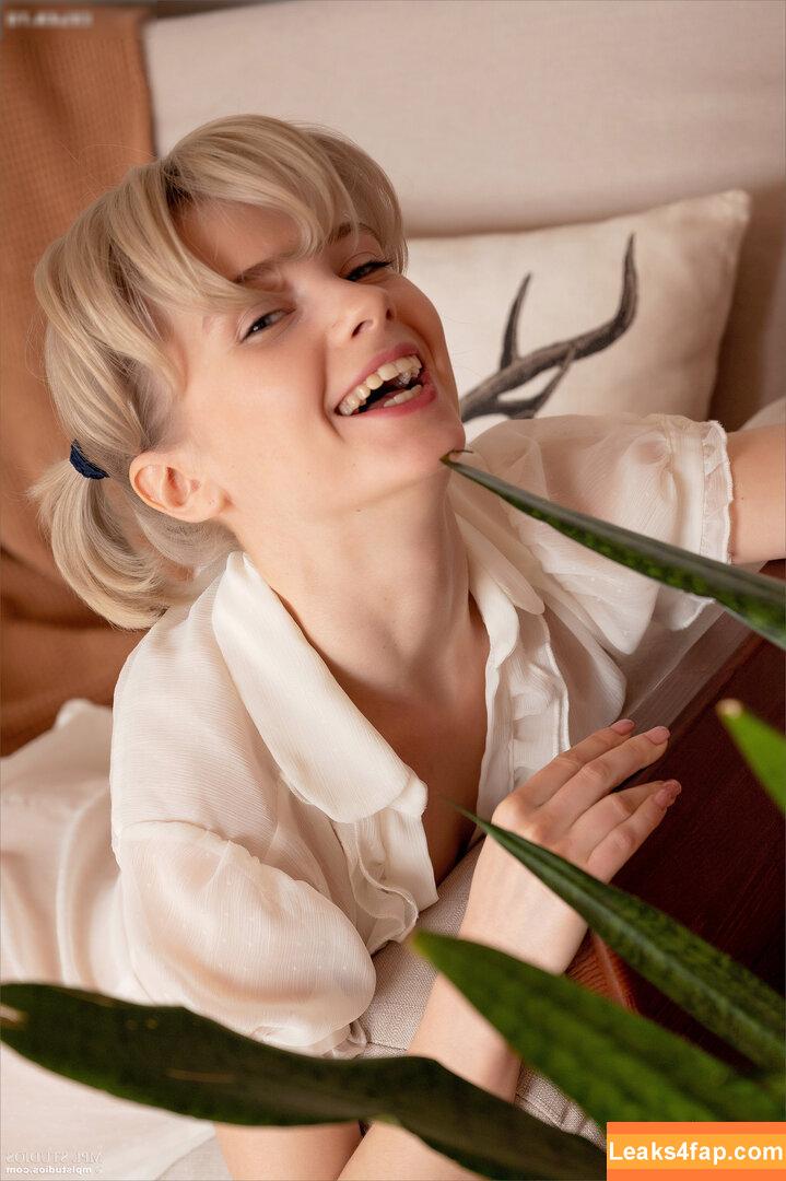 303 /  слитое фото фото #3432