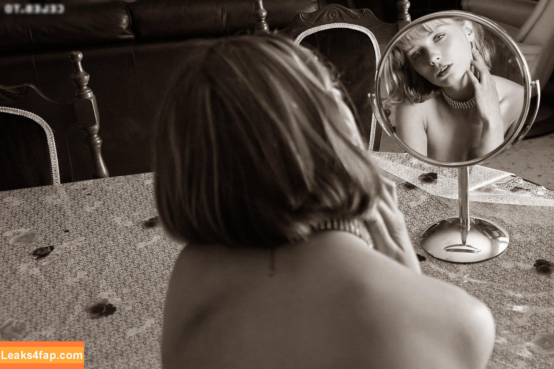 303 /  слитое фото фото #3450