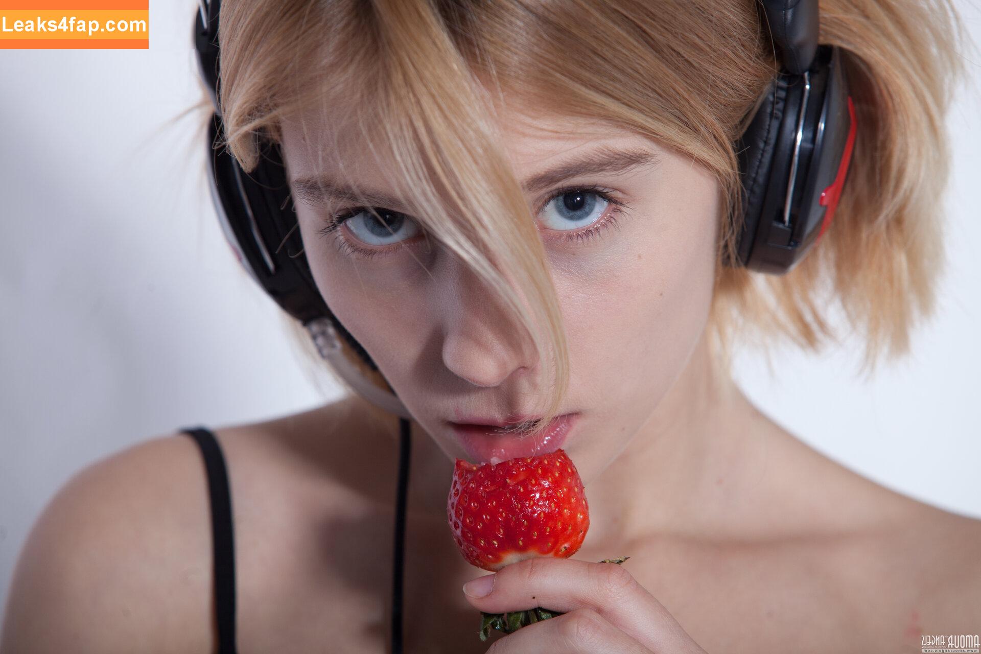 303 /  leaked photo photo #3670