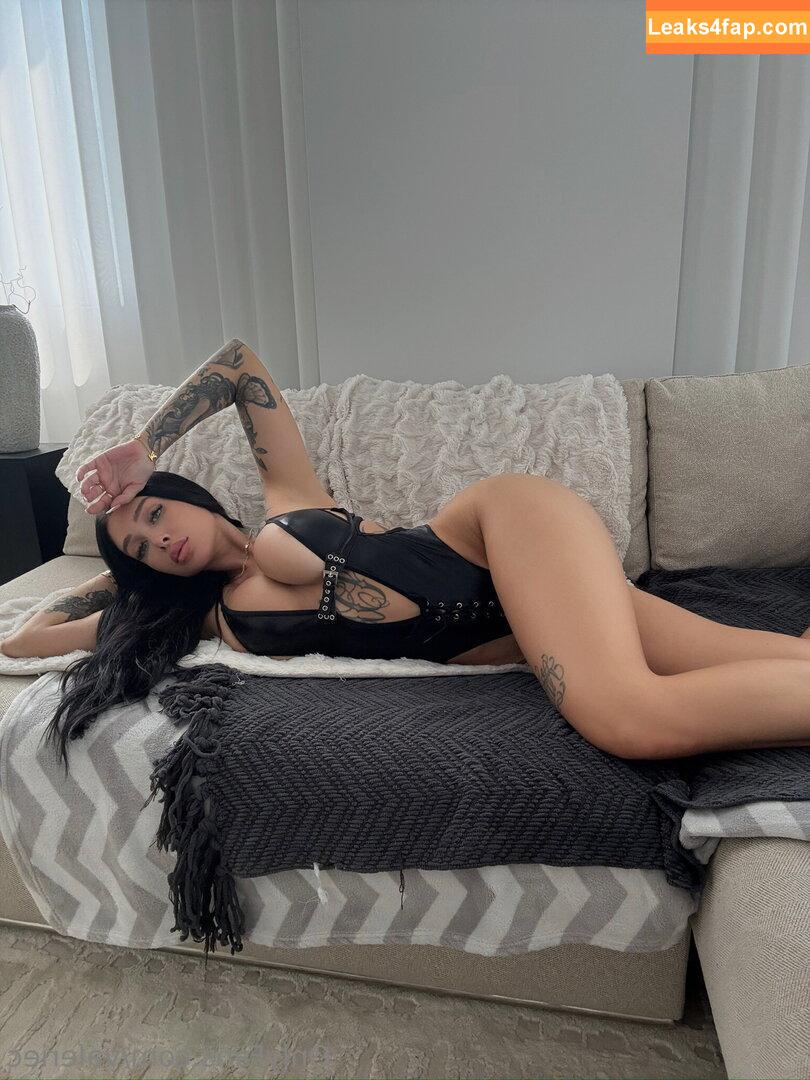 Valerie Cossette / valerie.c_ / valeriec / valeriecossett leaked photo photo #0002