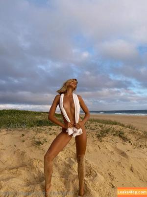 Natalie Jayne Roser photo #0024