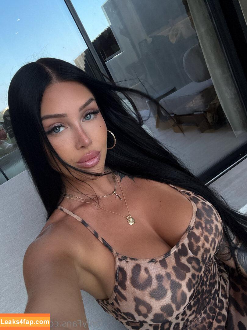 Valerie Cossette / valerie.c_ / valeriec / valeriecossett leaked photo photo #0002