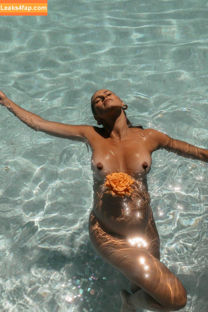 natalie_roser / Natalie Roser leaked photo photo #0031