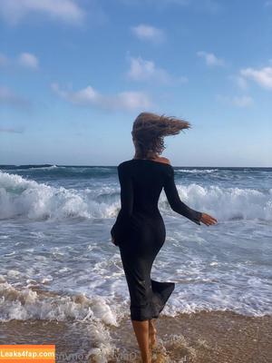 natalie_roser photo #0009
