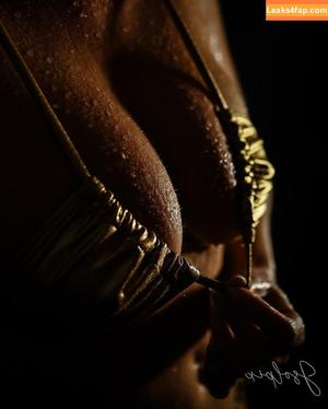 Lady In The Streets photo #0045