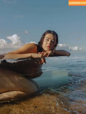 Sarah McDaniel photo #0001