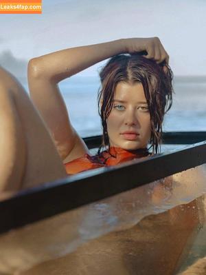 Sarah McDaniel photo #0004