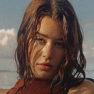 Sarah McDaniel photo #0007