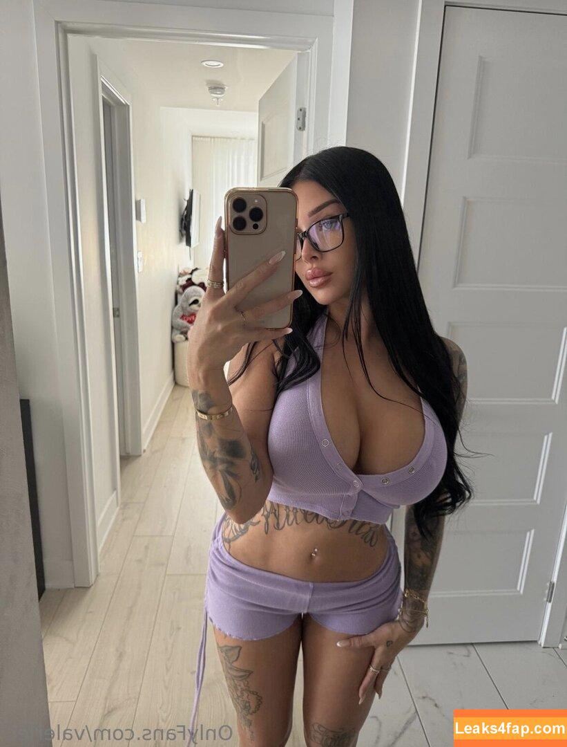 Valerie Cossette / valerie.c_ / valeriec / valeriecossett leaked photo photo #0005