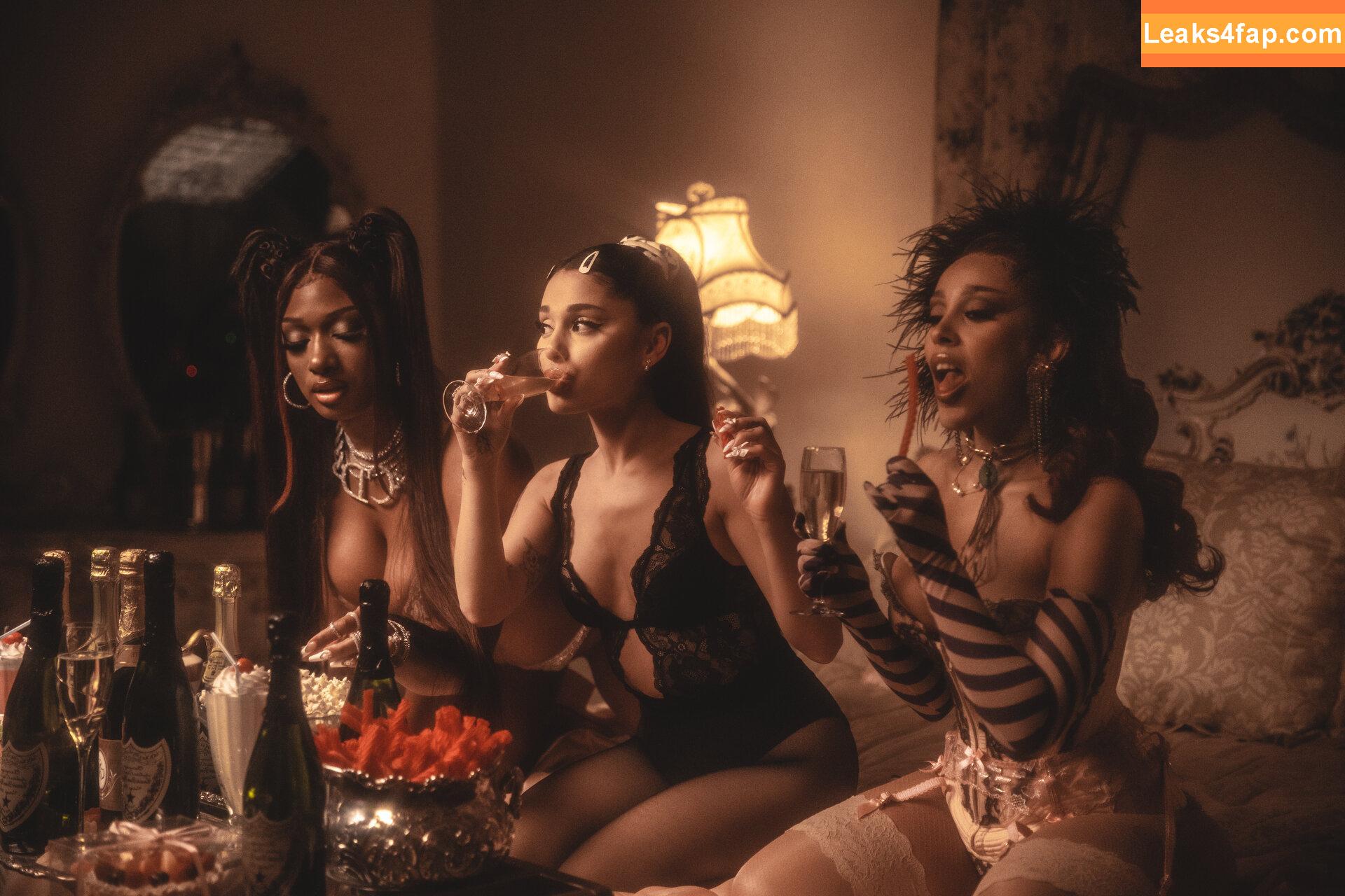 Ariana Grande / arianagrande слитое фото фото #0055