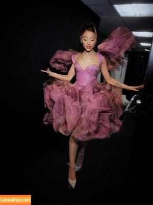 Ariana Grande фото #0024