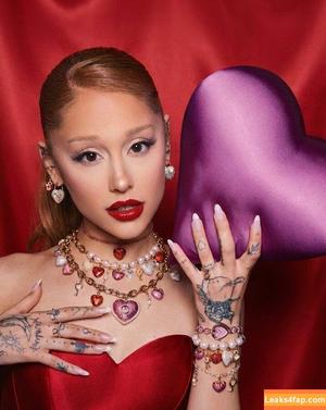 Ariana Grande photo #0111