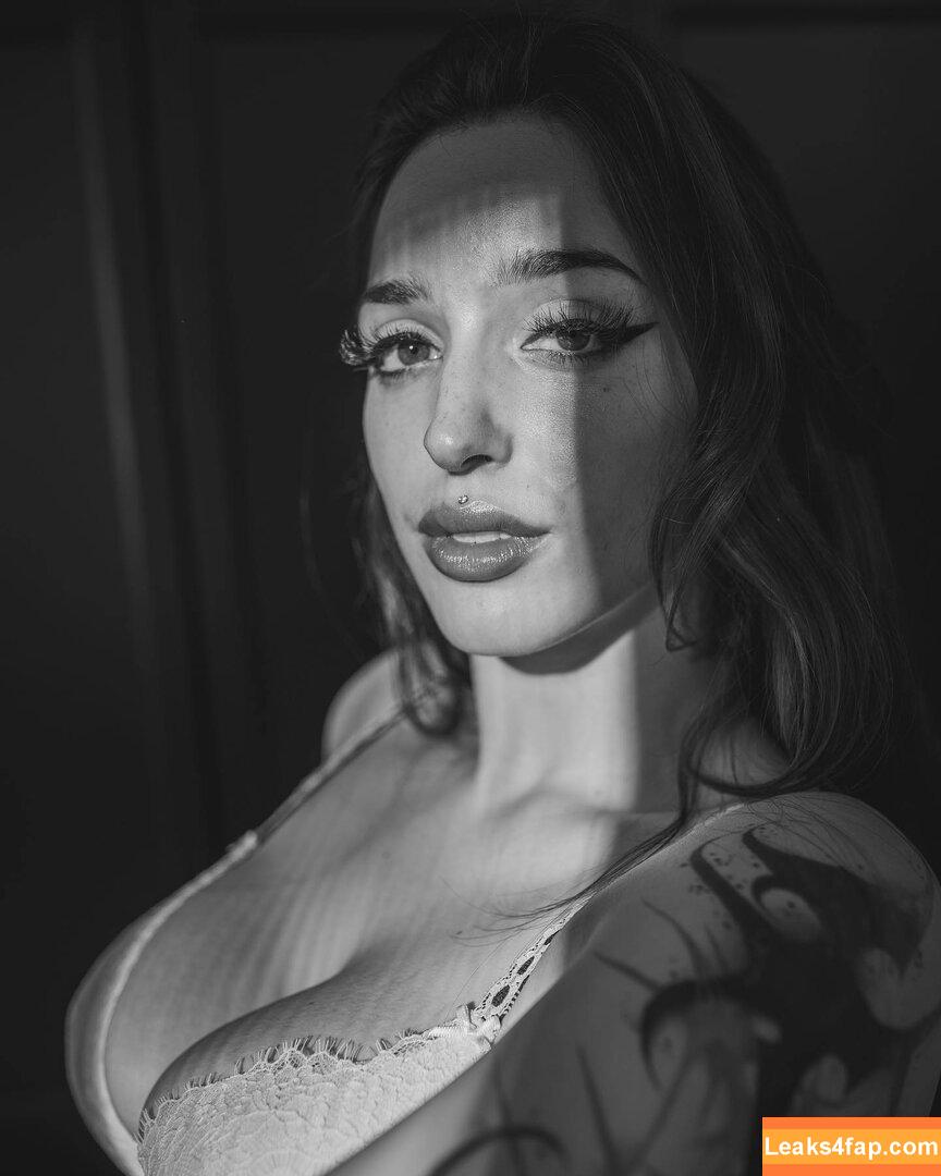 Aryabella / OliviaXORose / aryabellax leaked photo photo #0100