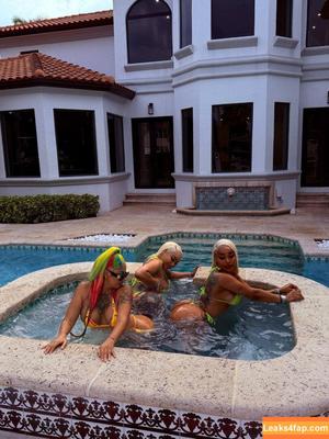 Double Dose Twins photo #0049