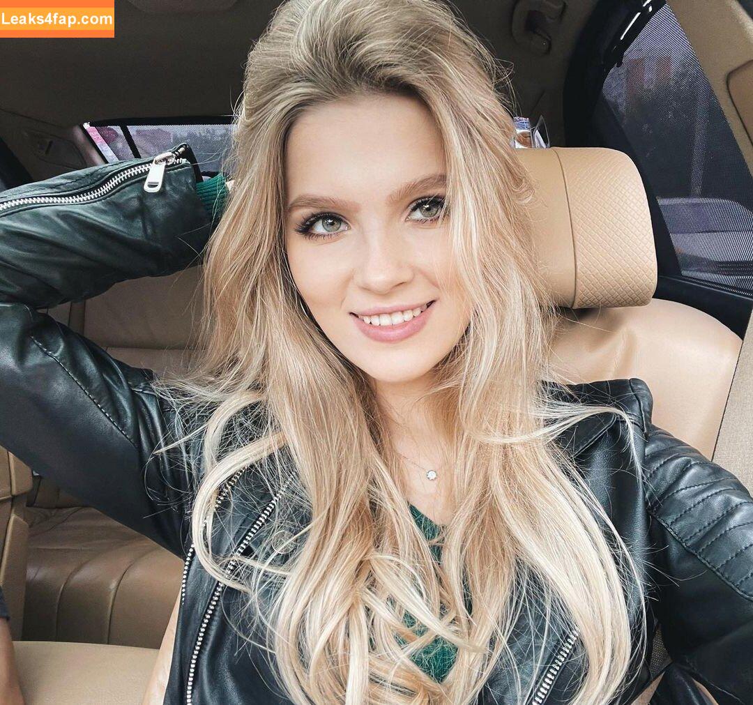 Ellie Moore /  слитое фото фото #0007