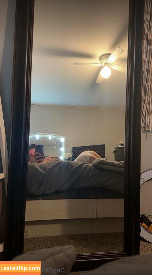 ellie.vandeel /  leaked photo photo #0007